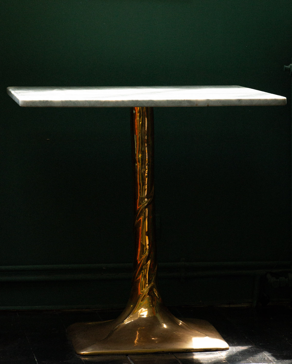 Table ‘Flora’, created in 2015 by Florence Lopez