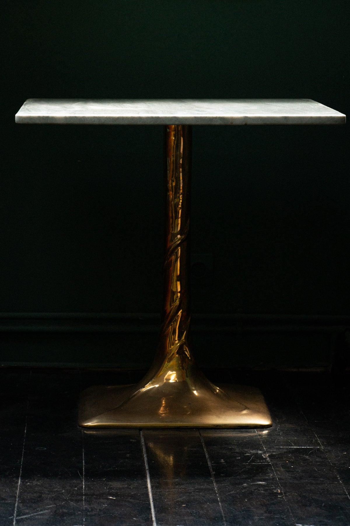 Table ‘Flora’, created in 2015 by Florence Lopez