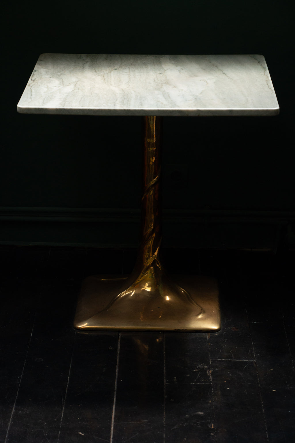 Table ‘Flora’, created in 2015 by Florence Lopez