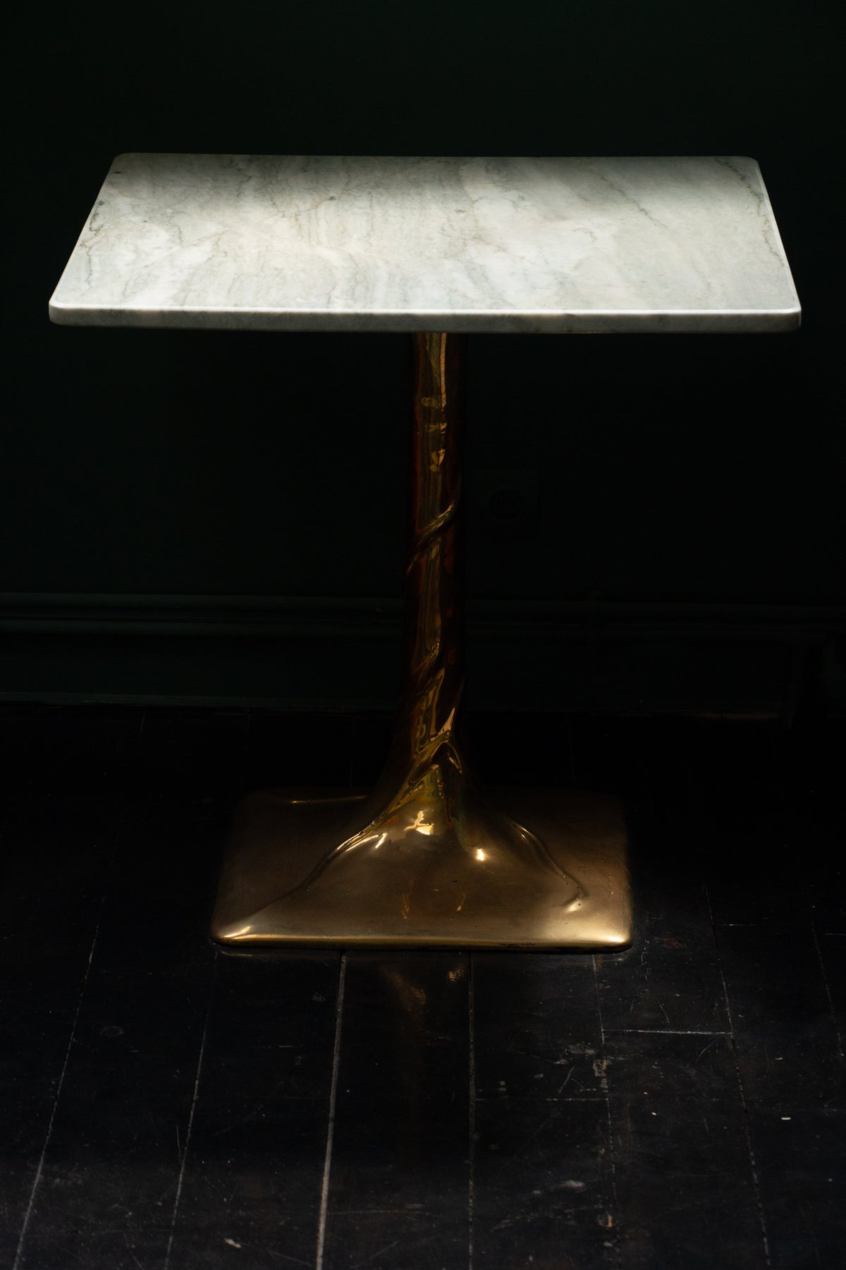 Table ‘Flora’, created in 2015 by Florence Lopez