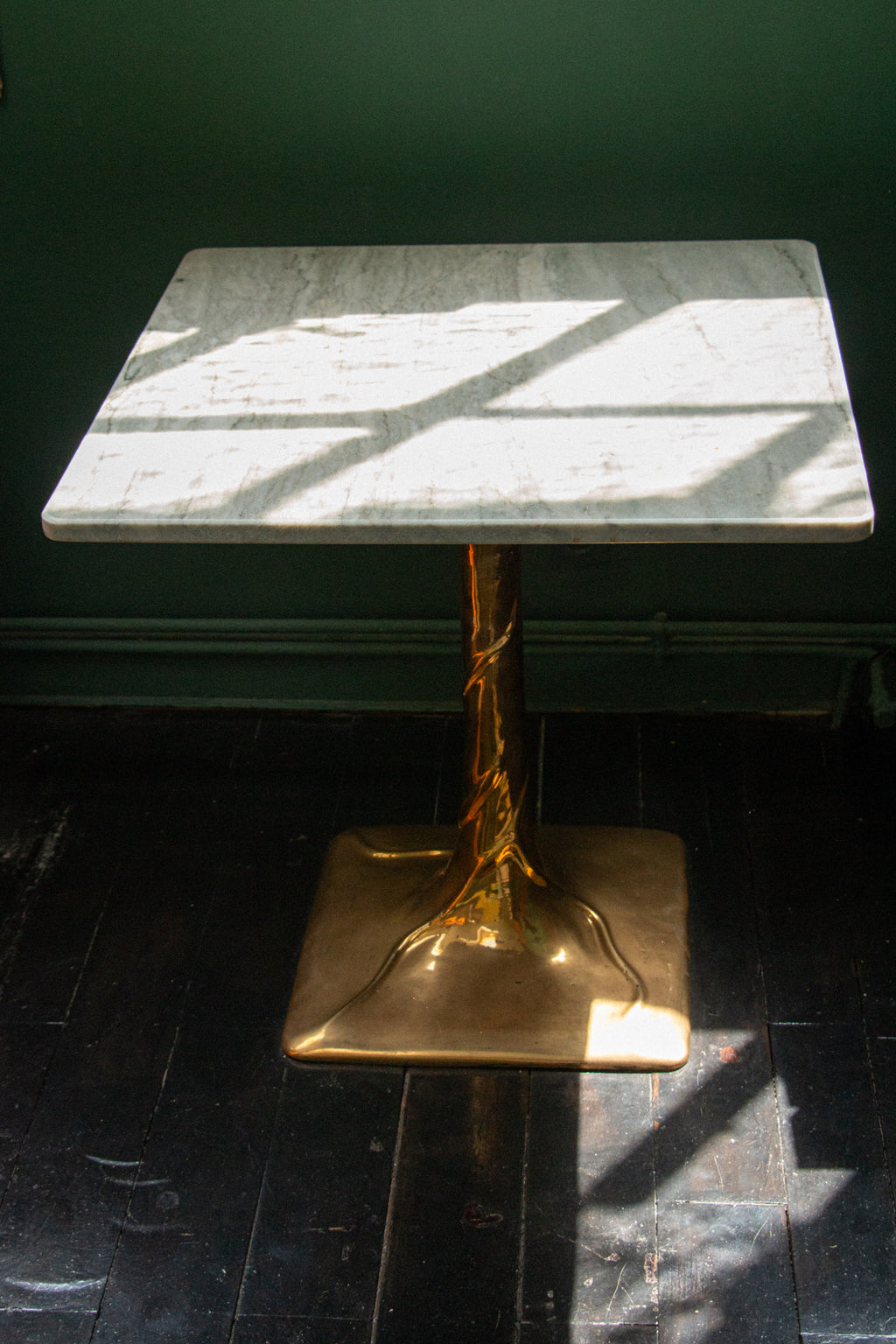 Table ‘Flora’, created in 2015 by Florence Lopez
