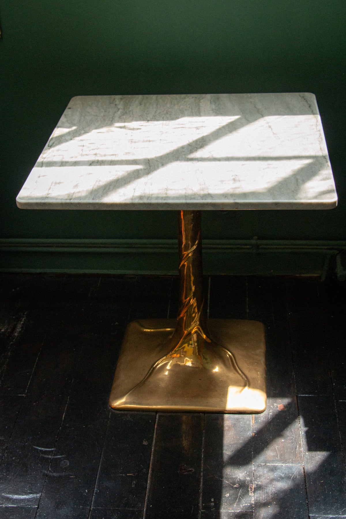 Table ‘Flora’, created in 2015 by Florence Lopez