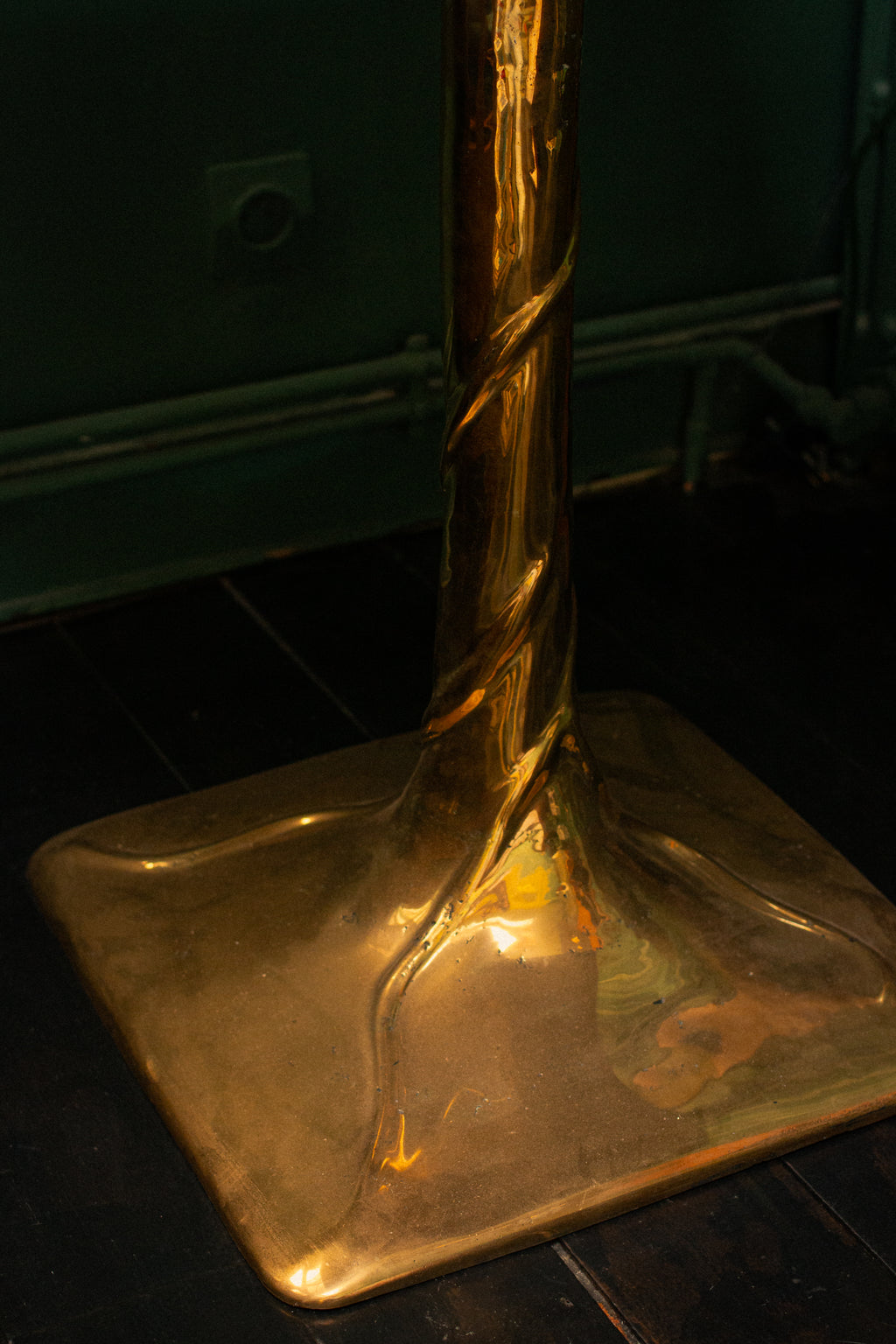 Table ‘Flora’, created in 2015 by Florence Lopez
